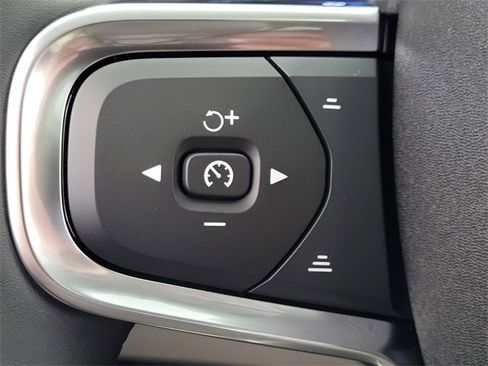 New 2026 Volvo XC40 B5 Plus w/ Protection Package Premier image 27