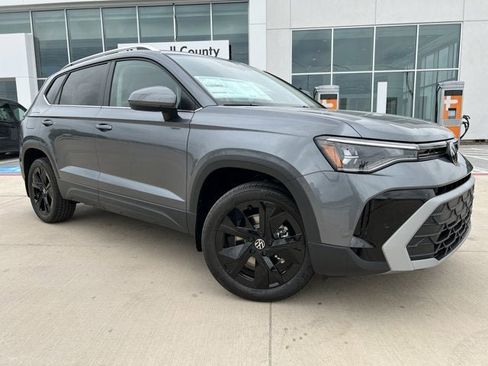 New 2025 Volkswagen Taos SE image 5