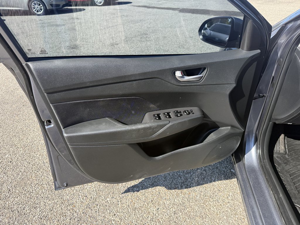 Used 2018 Hyundai Accent SE FWD image 11