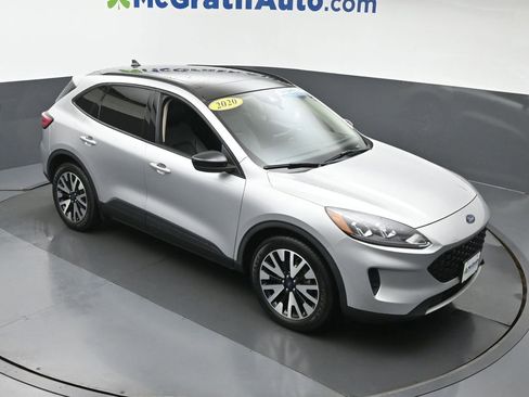 Used 2020 Ford Escape SE Sport image 3