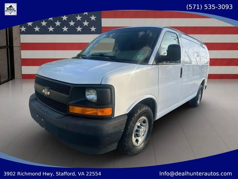 Used 2017 Chevrolet Express 2500 RWD image 1