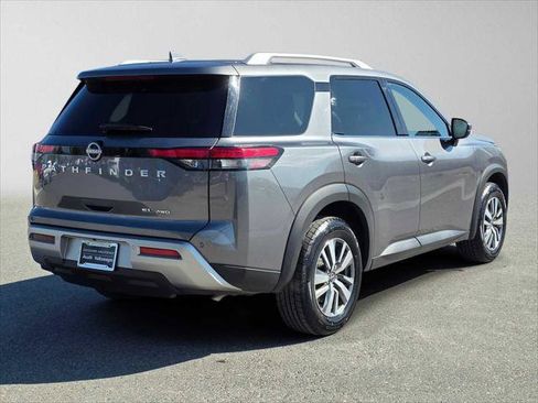 Used 2025 Nissan Pathfinder SL AWD/4WD image 3