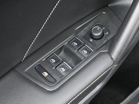 Used 2023 Volkswagen Tiguan SE FWD image 13