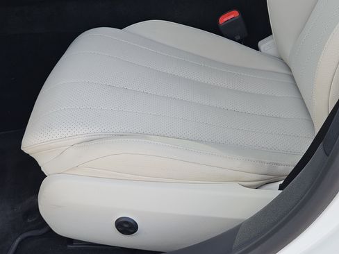 Used 2025 Mercedes-Benz E 350 Sedan image 24