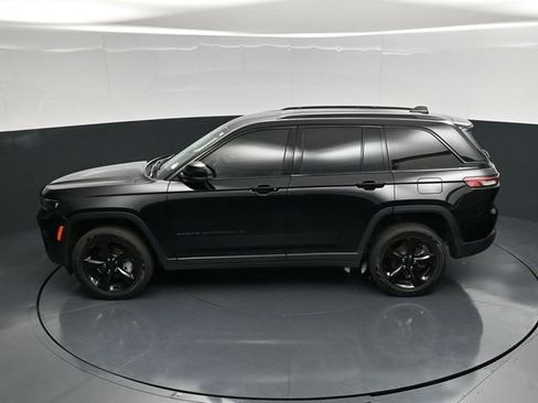Used 2023 Jeep Grand Cherokee Limited w/ Black Appearance Package AWD/4WD image 53