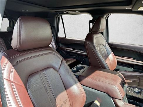 Used 2022 Ford Expedition Limited image 25