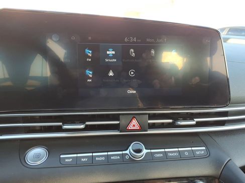 Used 2025 Hyundai Elantra SEL FWD image 18