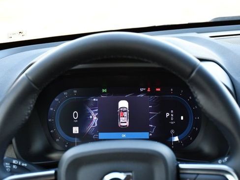 Certified 2025 Volvo XC40 B5 Plus AWD/4WD image 22