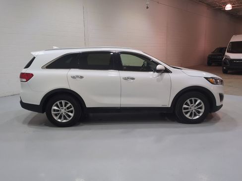 Used 2018 Kia Sorento AWD image 2