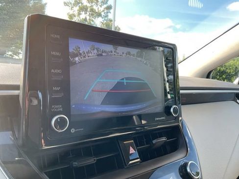 Used 2022 Toyota Corolla LE FWD image 24