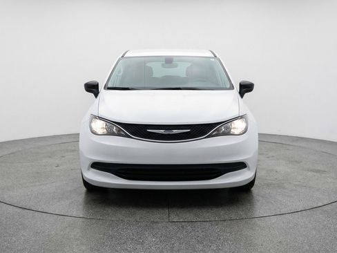 Used 2024 Chrysler Voyager LX image 2