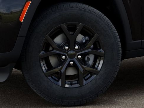 New 2026 Jeep Grand Cherokee Altitude image 8