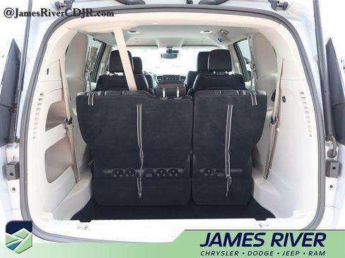 Used 2024 Chrysler Pacifica Touring-L FWD image 13