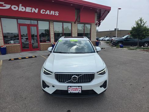 Used 2024 Volvo XC40 B5 Plus image 2