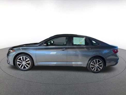 Used 2025 Volkswagen Jetta SE image 7