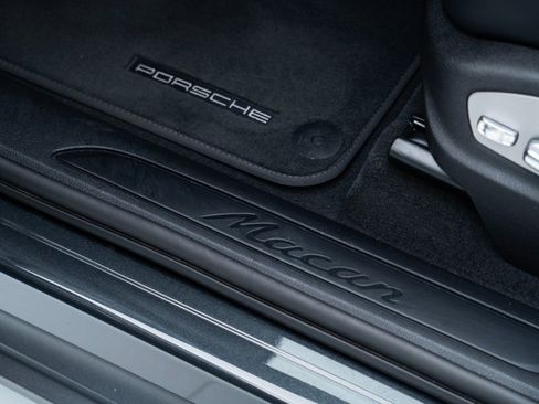 Certified 2026 Porsche Macan AWD/4WD image 14