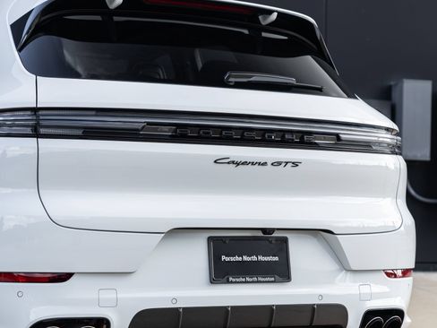 Certified 2025 Porsche Cayenne GTS AWD/4WD image 15