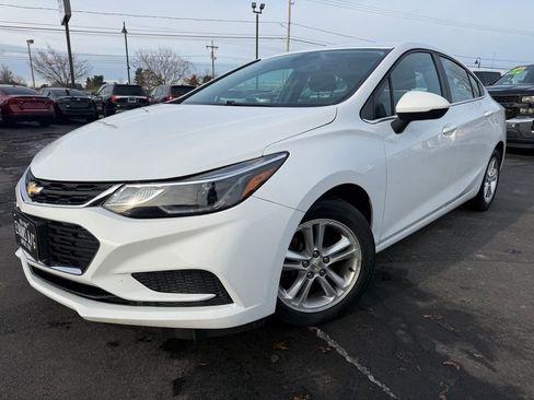 Used 2017 Chevrolet Cruze LT image 1