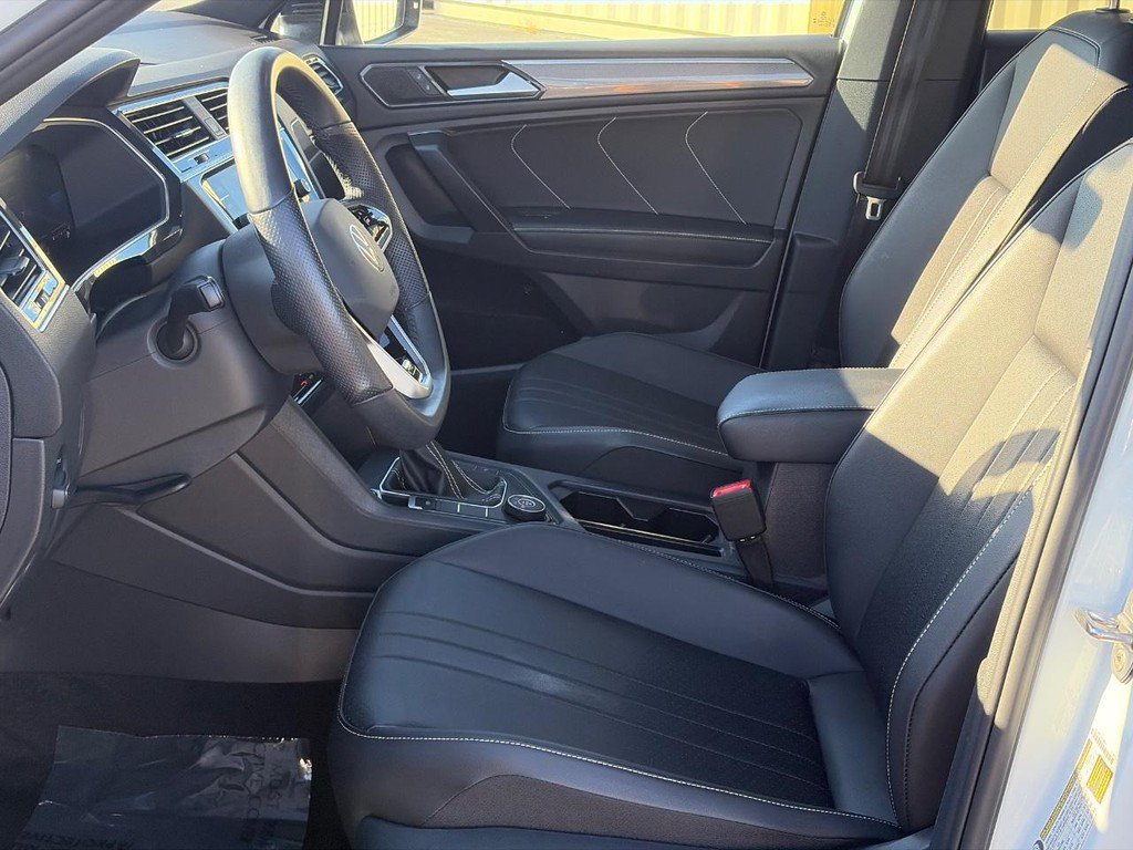 Used 2023 Volkswagen Tiguan SE R-Line AWD/4WD image 19