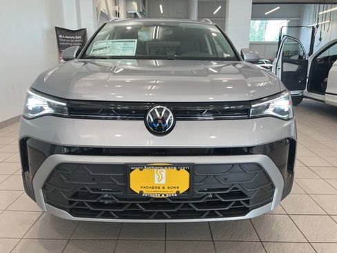 New 2025 Volkswagen Taos SE image 2