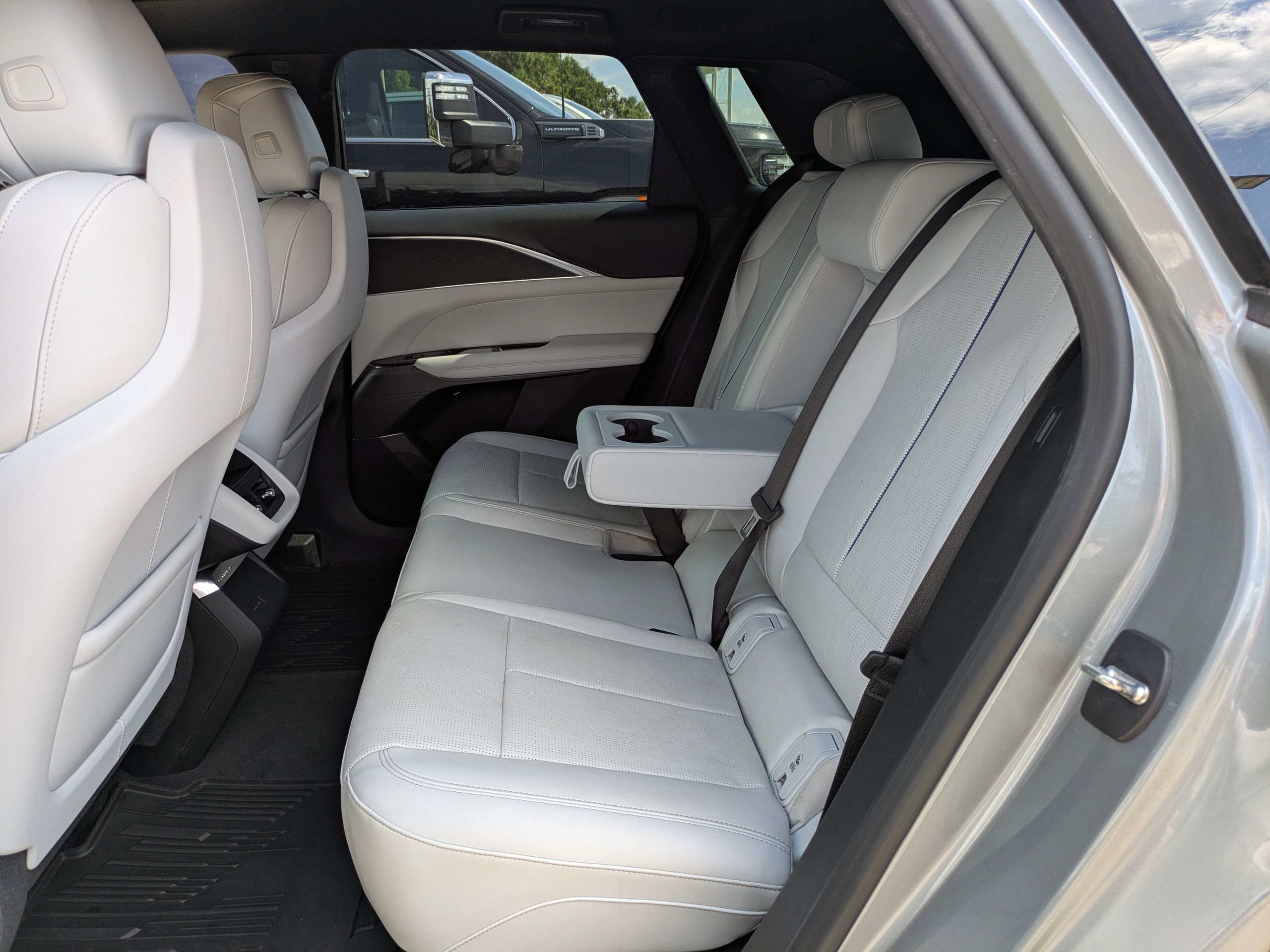 Used 2024 Cadillac Lyriq Sport RWD image 15