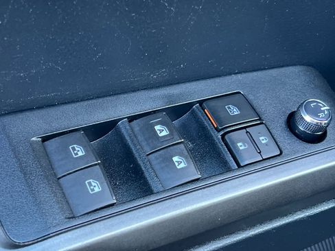 Used 2018 Toyota Tacoma TRD Sport image 13