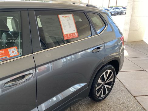 Certified 2023 Volkswagen Taos SE FWD image 54