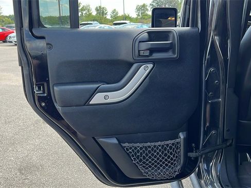 Used 2014 Jeep Wrangler Unlimited Rubicon w/ Dual Top Group image 28