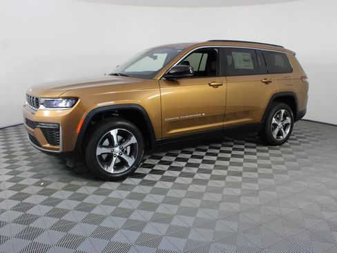 New 2026 Jeep Grand Cherokee L Limited w/ Trailer Tow Package AWD/4WD image 2