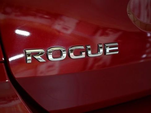Used 2017 Nissan Rogue SV AWD/4WD image 10