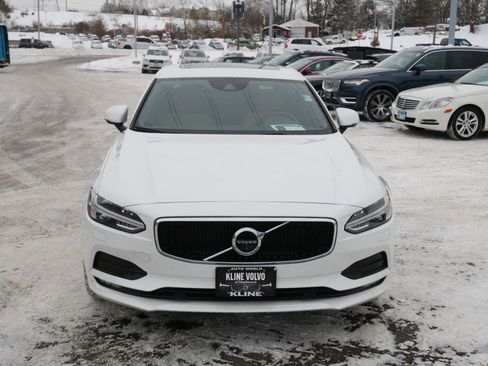 Used 2018 Volvo S90 T6 Momentum w/ Convenience Package image 2