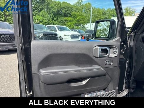 Used 2023 Jeep Wrangler Unlimited Sahara w/ Cold Weather Group AWD/4WD image 30