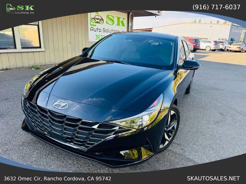 Used 2023 Hyundai Elantra Limited image 2