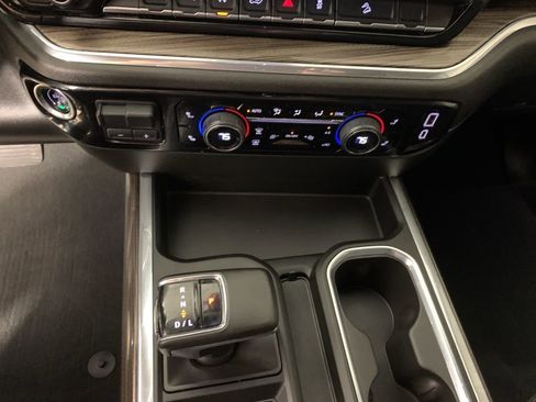 Used 2024 Chevrolet Silverado 1500 RST image 25