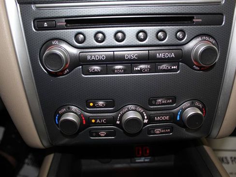 Used 2018 Nissan Pathfinder SL AWD/4WD image 24