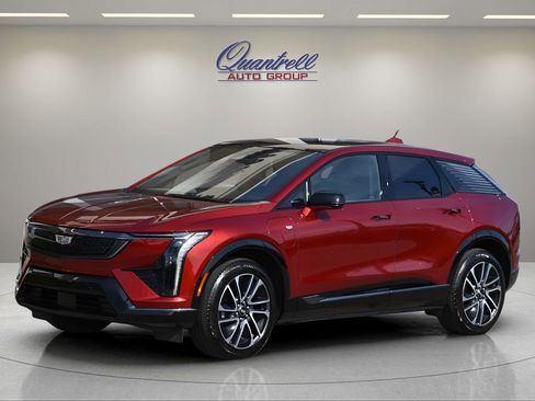 Certified 2025 Cadillac Optiq Sport 2 w/ LPO, Floor Liner Package AWD/4WD image 8