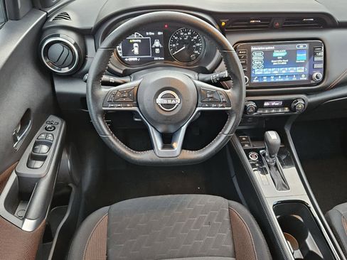 Used 2024 Nissan Kicks SR image 5