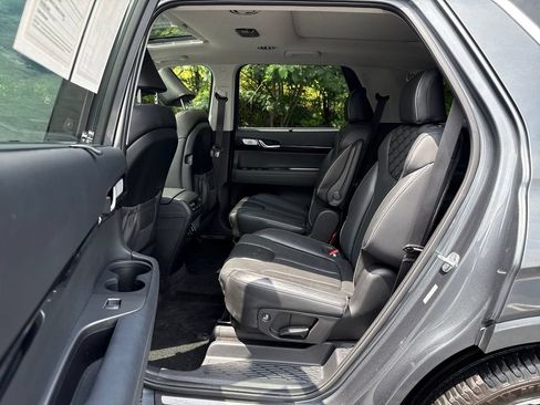 Used 2022 Hyundai Palisade Limited w/ Winter Package FWD image 34