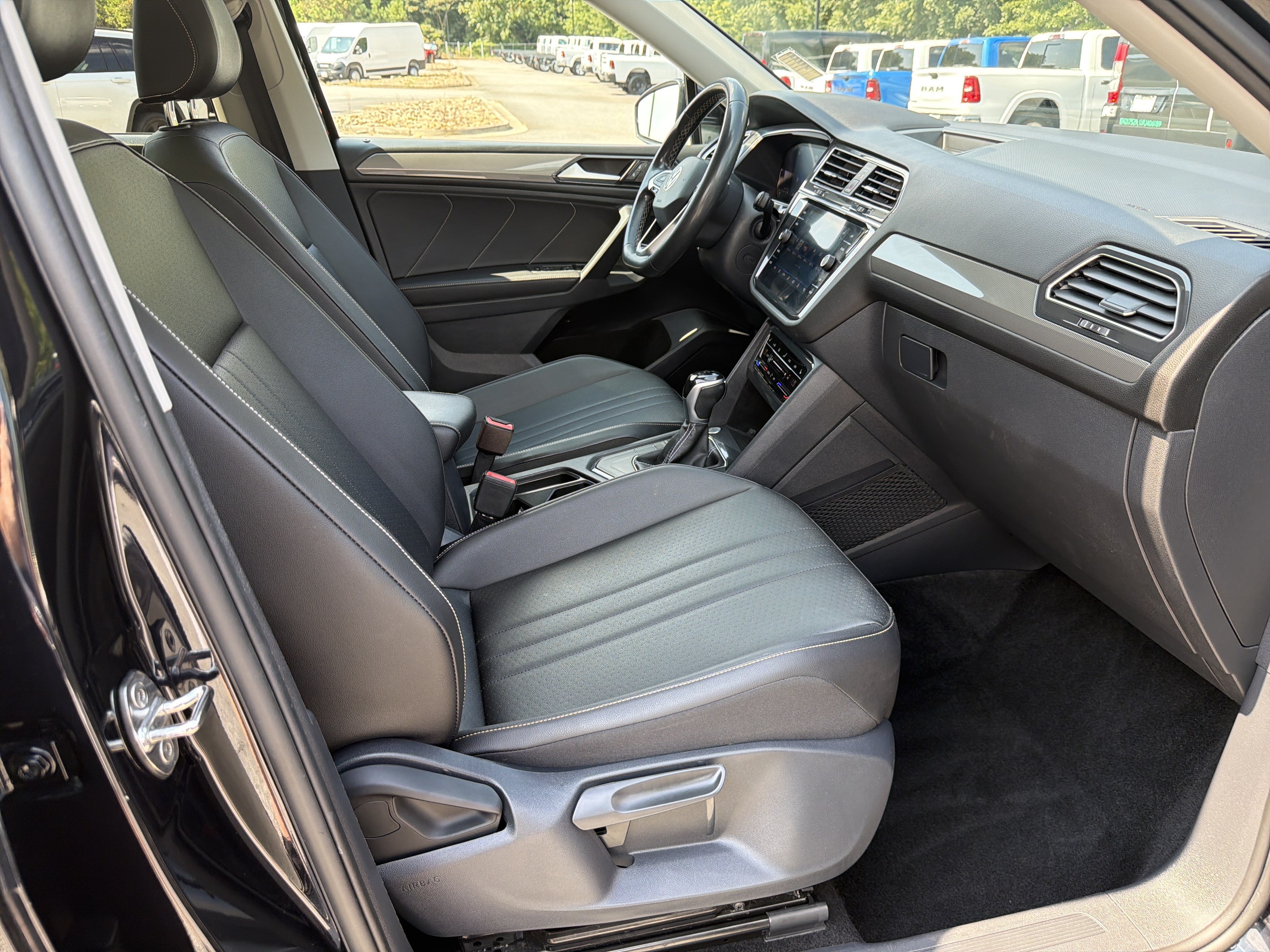 Used 2022 Volkswagen Tiguan SE FWD image 16