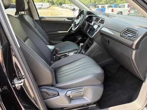 Used 2022 Volkswagen Tiguan SE FWD image 16