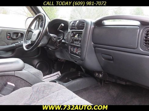 Used 2002 Chevrolet S10 Pickup LS w/ ZR5 Appearance Pkg AWD/4WD image 6