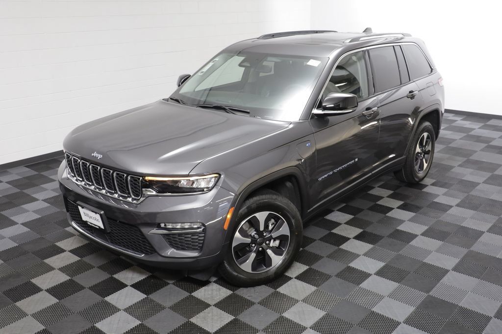 Used 2023 Jeep Grand Cherokee 4WD 4xe image 2