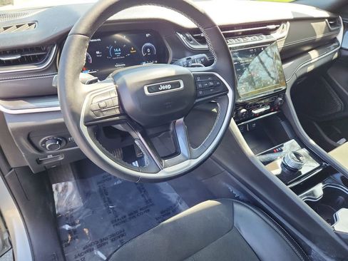 Used 2023 Jeep Grand Cherokee L Laredo AWD/4WD image 15
