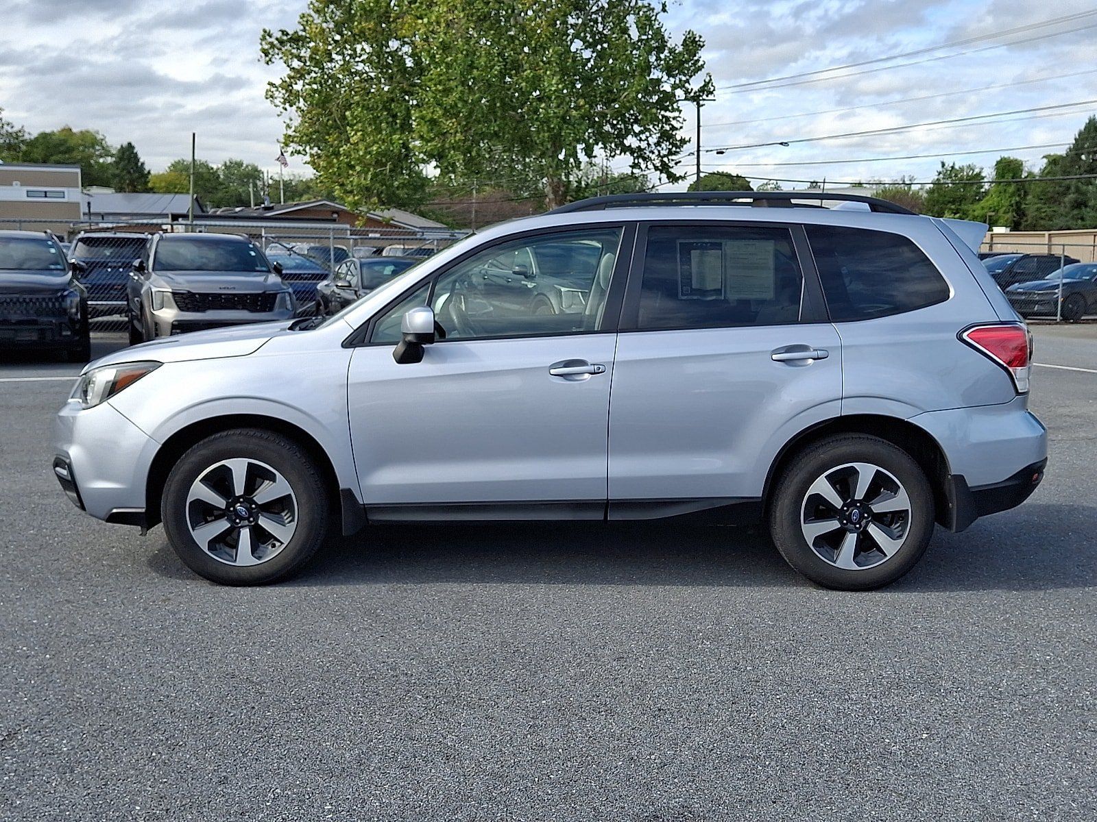 Used 2017 Subaru Forester 2.5i Premium w/ All-Weather Package AWD/4WD image 8