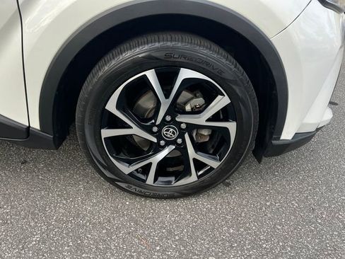 Used 2021 Toyota C-HR XLE image 32