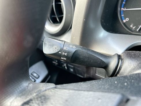 Used 2018 Toyota RAV4 LE FWD image 19