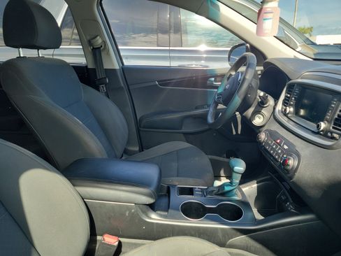 Used 2020 Kia Sorento LX FWD image 10