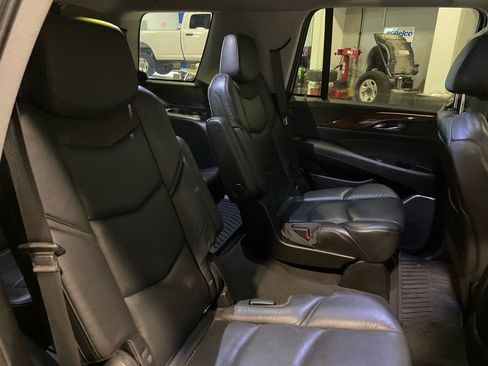 Used 2019 Cadillac Escalade Premium Luxury w/ Escalade Sport Edition image 28