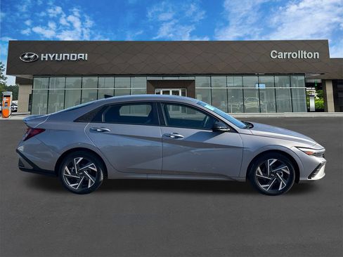 Certified 2025 Hyundai Elantra Sport FWD image 4