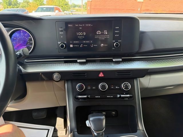 Certified 2024 Kia Carnival LX FWD image 24